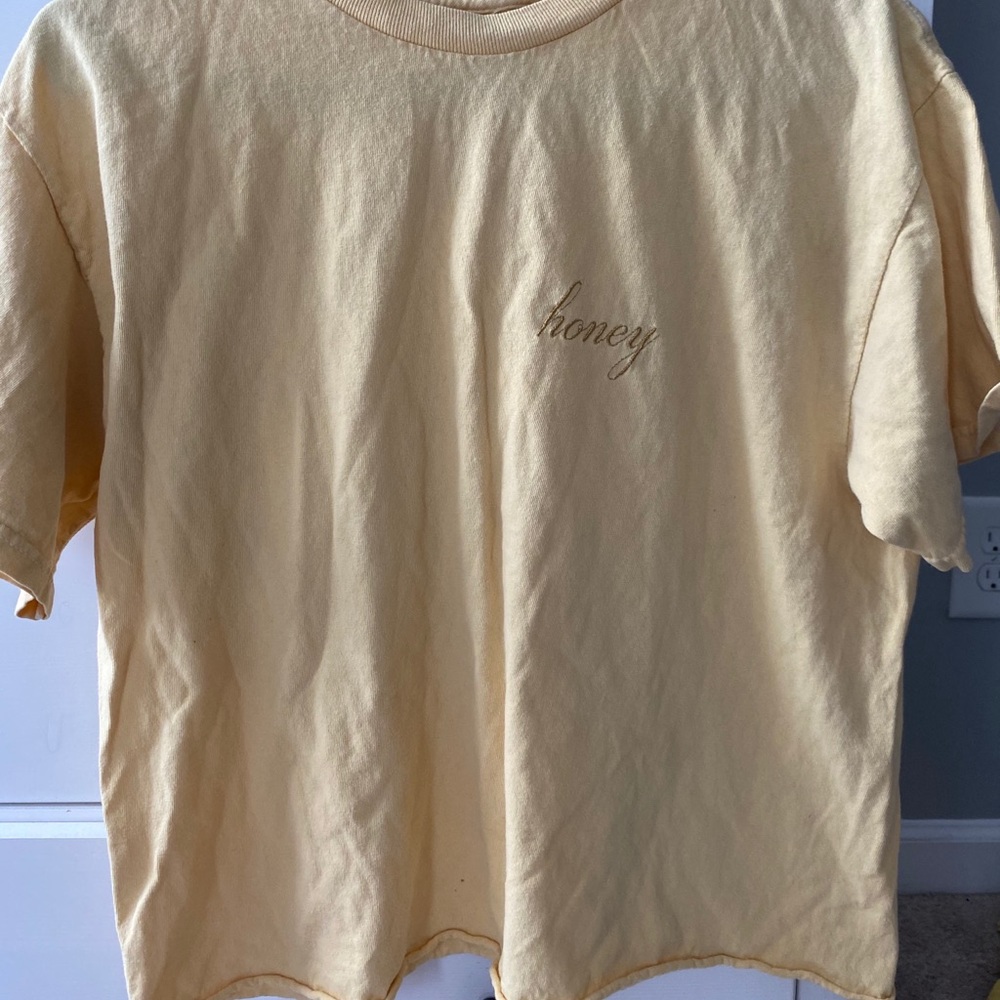 Brandy Melville Cropped “honey” tee